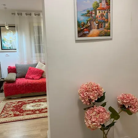 Apartment Central Welcoming In Tirana